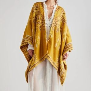 NWOT..FREE PEOPLE Valley View Cozy Poncho SZ OS